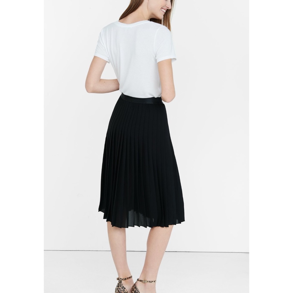 NWOT Express Black Pleated Faux Wrap Midi Skirt M